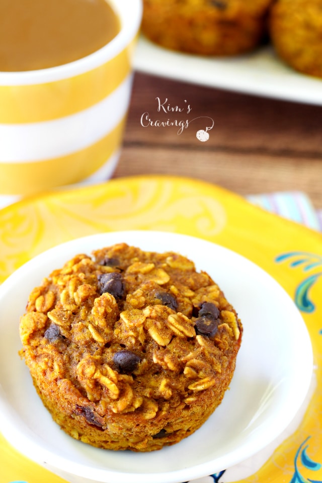 These Pumpkin Oatmeal Muffins are the perfect grab-n-go breakfast or snack with our favorite fall flavors! (low-calorie, healthy, non-dairy and gluten-free)