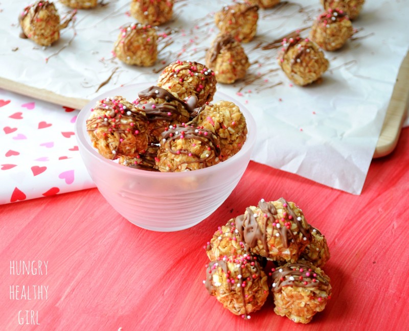 {Peanut Butter Honey Granola Bites} A healthy treat for Valentine's Day! | Hungry Healthy Girl