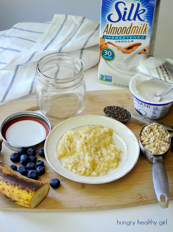 Banana Blueberry Overnight Oatmeal and a tutorial for making the tastiest overnight oats ever!