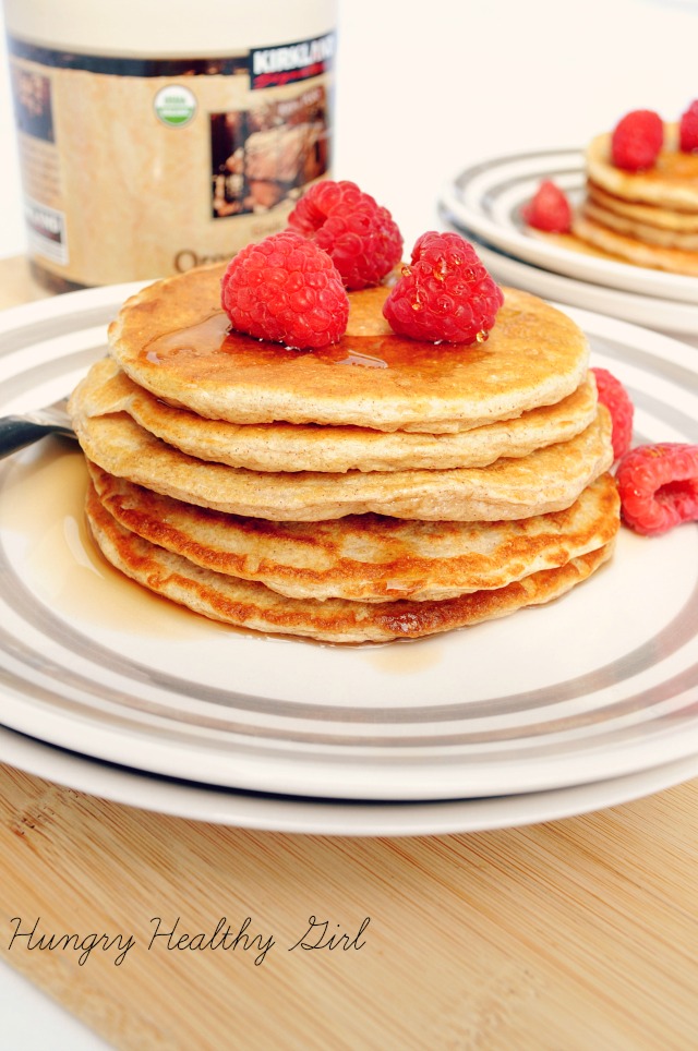 Clean and Simple Oat Pancakes- high-protein, low-calorie, really easy and super yummy!