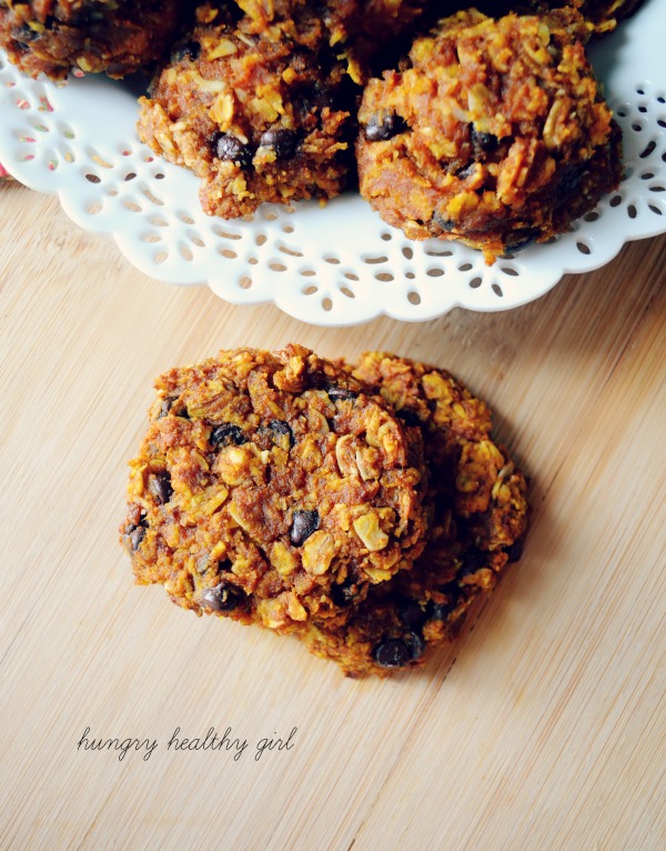 Chocolate Chip Pumpkin Oatmeal Cookies- so addicting you can't just have one! #glutenfree #vegan