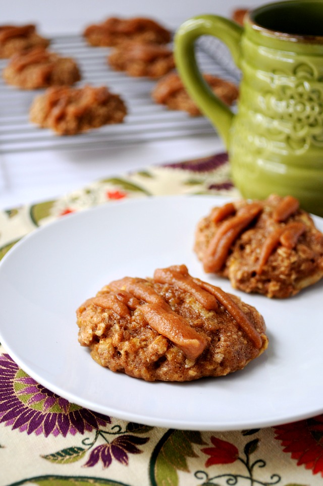 These Apple Pie Oatmeal Cookies taste just like their namesake. Sweet apple with hearty whole grain oats, cinnamon and date drizzle make these cookies absolutely irresistible!