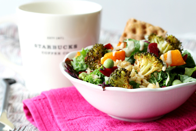 If you're as crazy about the Starbucks veggie and brown rice salad bowl as I am or you just want a damn good salad, you've got to give this copycat recipe a try!