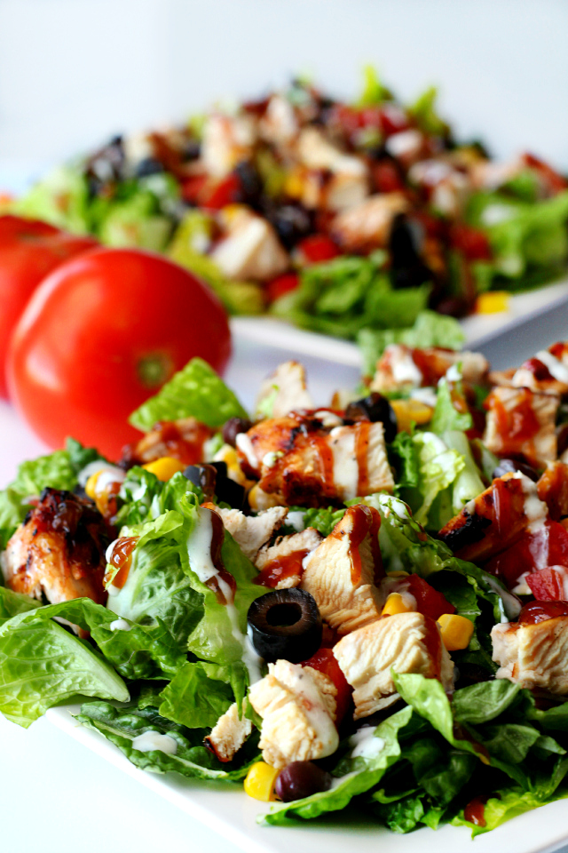 Grilled Chicken Barbecue Salad- a healthy salad that's full of mind-blowing flavor!