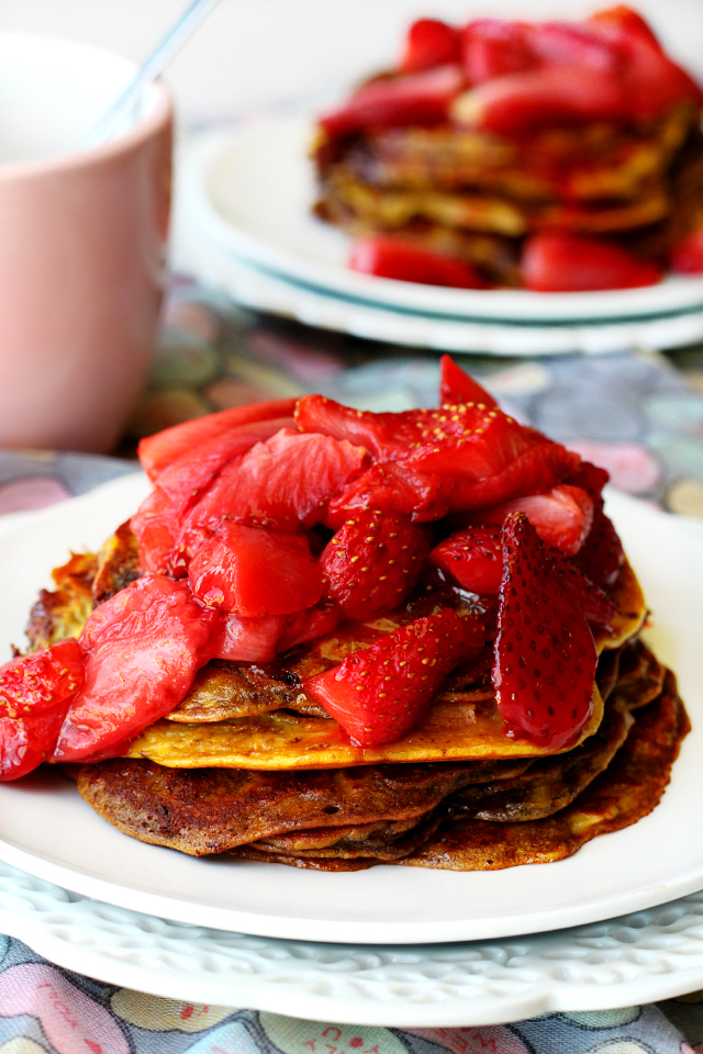 Pancakes + Nutella + roasted strawberries = the best breakfast ever!