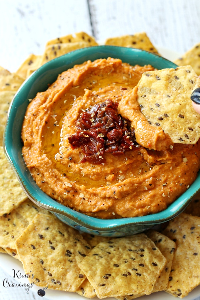 White Bean Chipotle Hummus- a smooth, creamy, guilt-free dip with the perfect kick of spice!