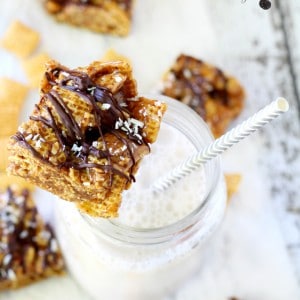 Sticky, sweet, crunchy... Honey Nut Chex Bars are simply irresistible!