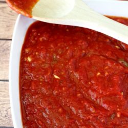 You're just a few simple ingredients from a large batch of clean-eating, nutritious and oh so easy healthy tomato sauce!