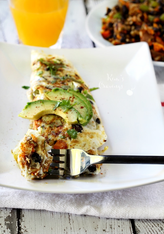 This Sweet Potato Black Bean Egg White Omelet is the ultimate clean-eating Fall breakfast meal!