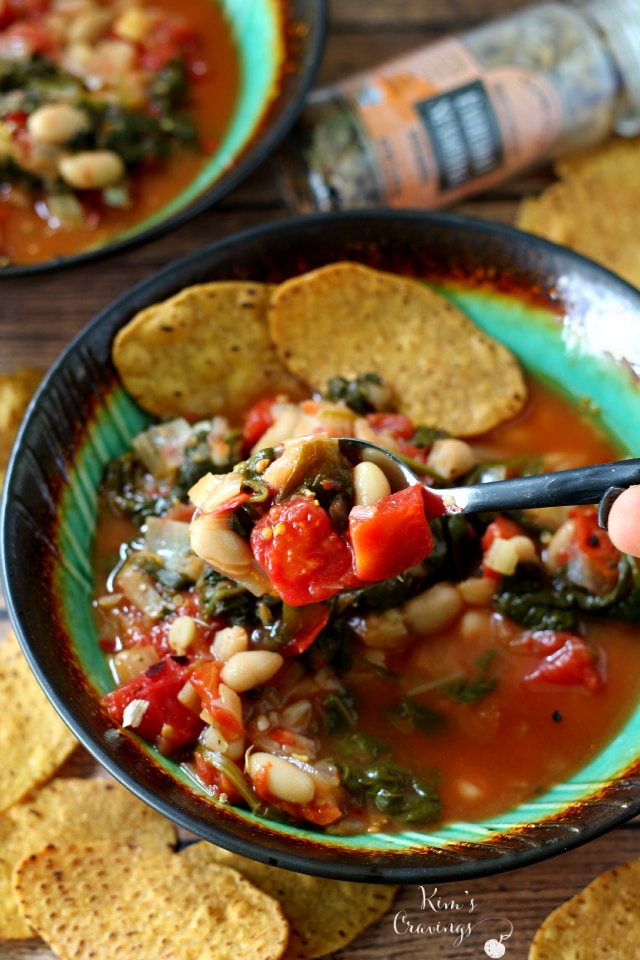 So simple and quick to throw together... you won't believe how tasty this Easy Spinach Tomato Cannellini Bean soup turns out! {vegan and gluten-free}