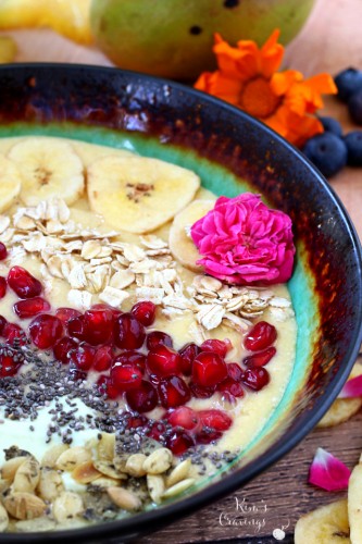 A creamy dreamy Mango Oatmeal Smoothie Bowl- the perfect breakfast when you can't decide between a bowl of oats and a smoothie!