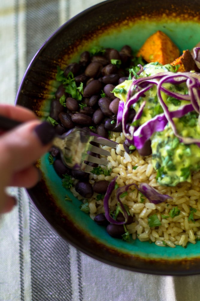 Looking for a quick, nutritious, flavorful meal? This Easy Vegetarian Buddha Bowl is ridiculously healthy, a cinch to whip up and tasty as can be!