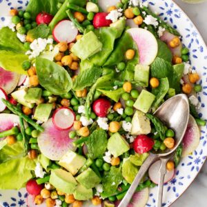 Spring salad with peas and radishes.