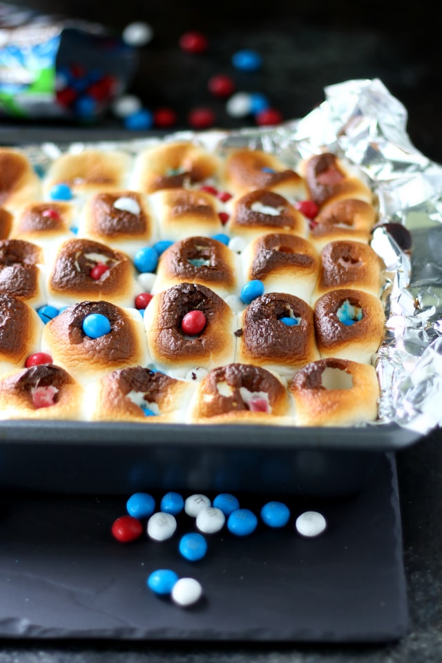 A fun twist on your favorite campfire treat, S'mores Brownie Bars takes the summertime classic dessert to the next level!