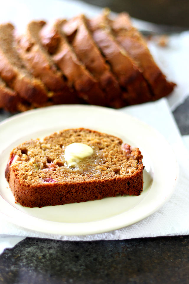 Whole wheat rhubarb banana bread is made healthier with no refined sugar, butter or oil, but so soft and tender that you’d never be able to tell! The rhubarb adds a nice tart flavor, while the banana balances out the tart with a lovely sweetness.