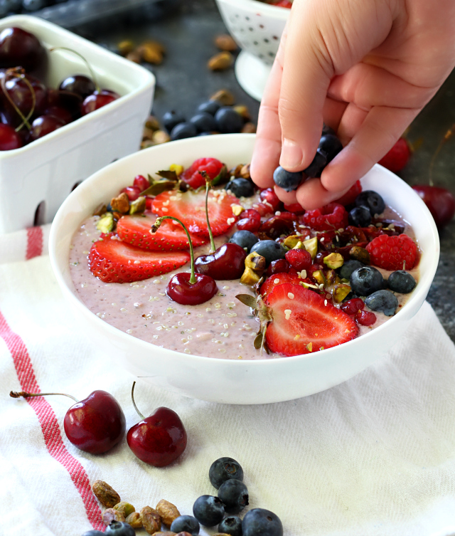 This gorgeous bowl of Vanilla Raspberry Overnight Oatmeal is just as incredibly tasty as it is beautiful and so easy too! (vegan & gluten-free)