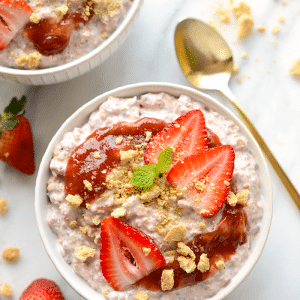 strawberry-cheesecake-overnight-oats
