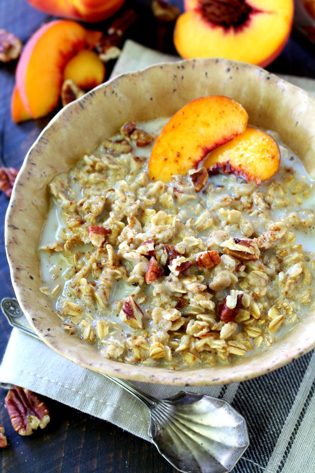 Peaches and Cream Oatmeal- a warming bowl of deliciousness and just what you need to get your day off to a fabulous start. (vegan & gluten free)