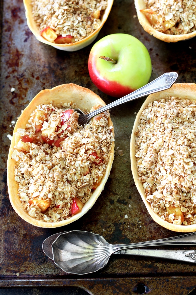 A sweet and comforting recipe for Easy Single-Serve Apple Crumble Bowls, that's so perfect for fall.