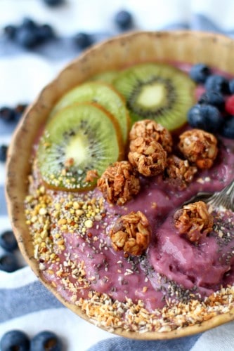 Cauli-Berry Smoothie Bowl - if you like smoothies, you will love this creamy and dreamy smoothie bowl! Eat with a spoon and top with your favorite toppings!