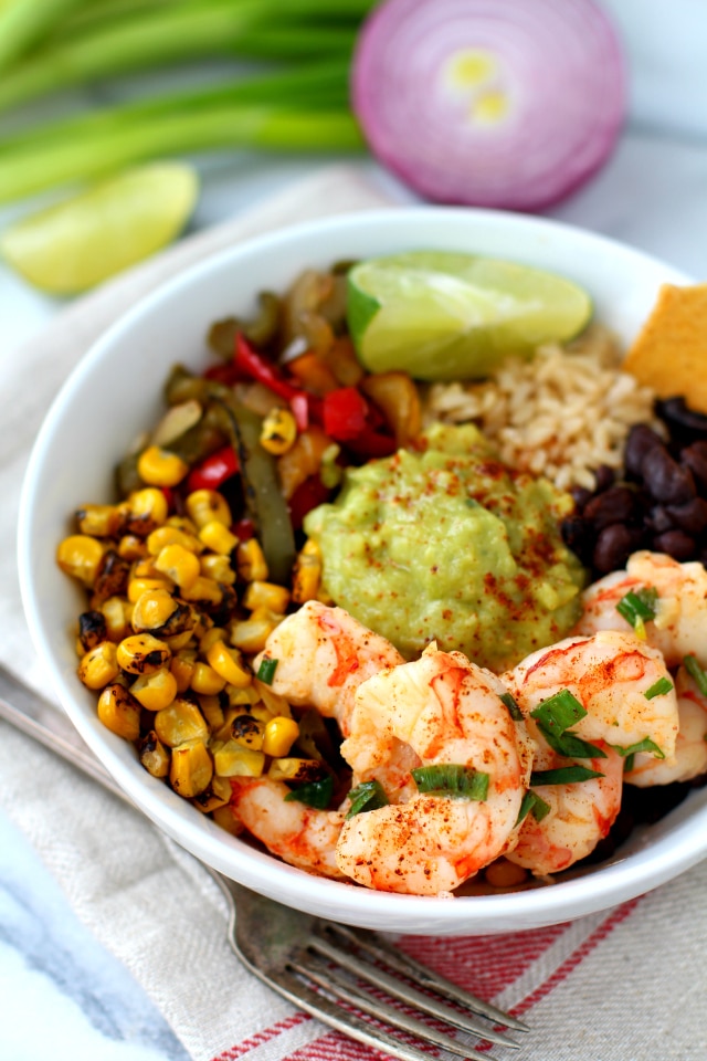 This Chili Lime Shrimp Fajita Bowl is easy, quick and super tasty. It's absolutely perfect for a delicious lunch or easy weeknight dinner!
