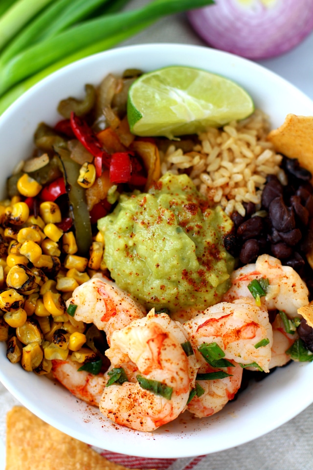 This Chili Lime Shrimp Fajita Bowl is easy, quick and super tasty. It's absolutely perfect for a delicious lunch or easy weeknight dinner!