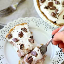 Chocolate Candy Bar Pudding Pie - my new go-to for summer treats!