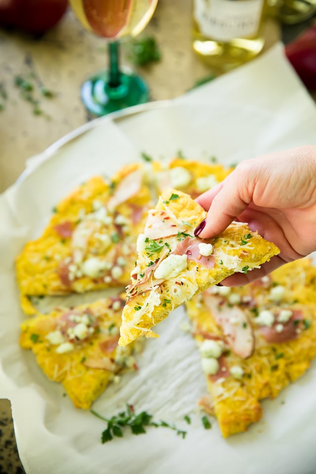 This Pear, Gorgonzola and Prosciutto Flatbread is the most perfect combination of flavors for serving this time of year. A crowd-pleasing, simple, flavorful flatbread-style pizza I'll be cooking up for all of my holiday gatherings!
