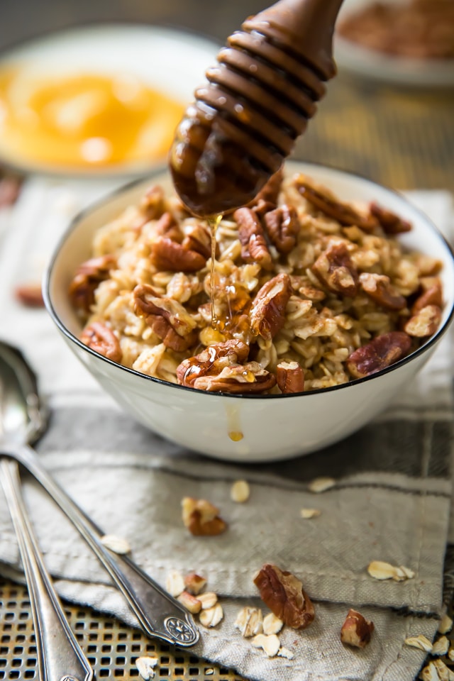 Easy Pecan Pie Protein Oatmeal is a nutritious morning meal packed with protein and loaded with pecan pie yumminess!