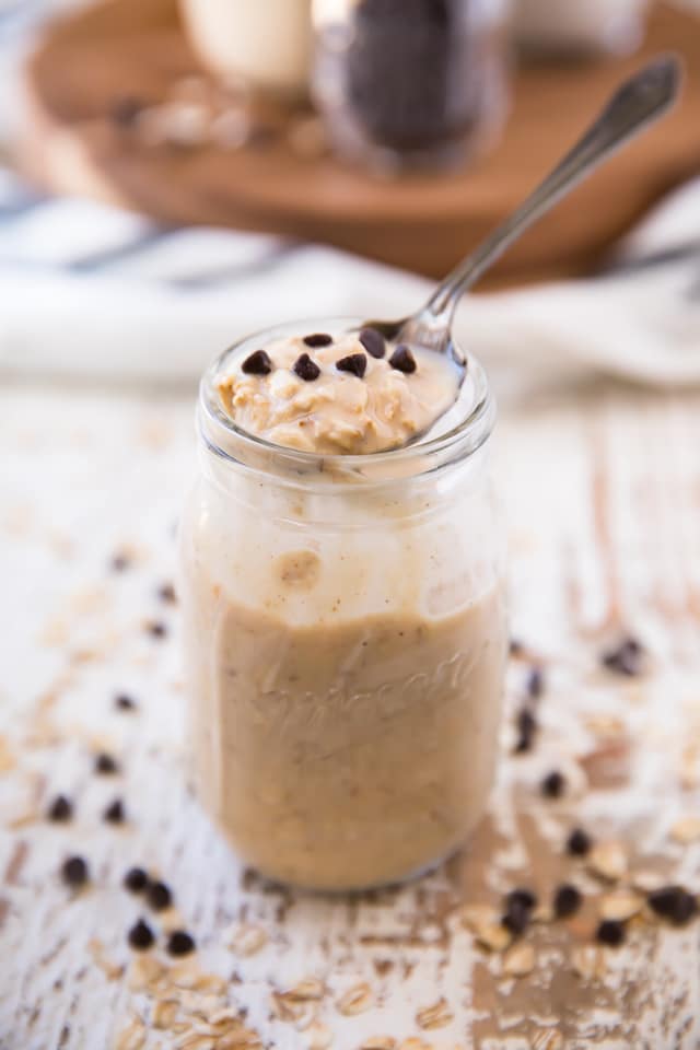 If you’re as obsessed with overnight oats as I am, you can never have too many combinations! These Peanut Butter Cookie Overnight Oats are the EASIEST healthy, protein-packed breakfast of all time, and so delicious. 