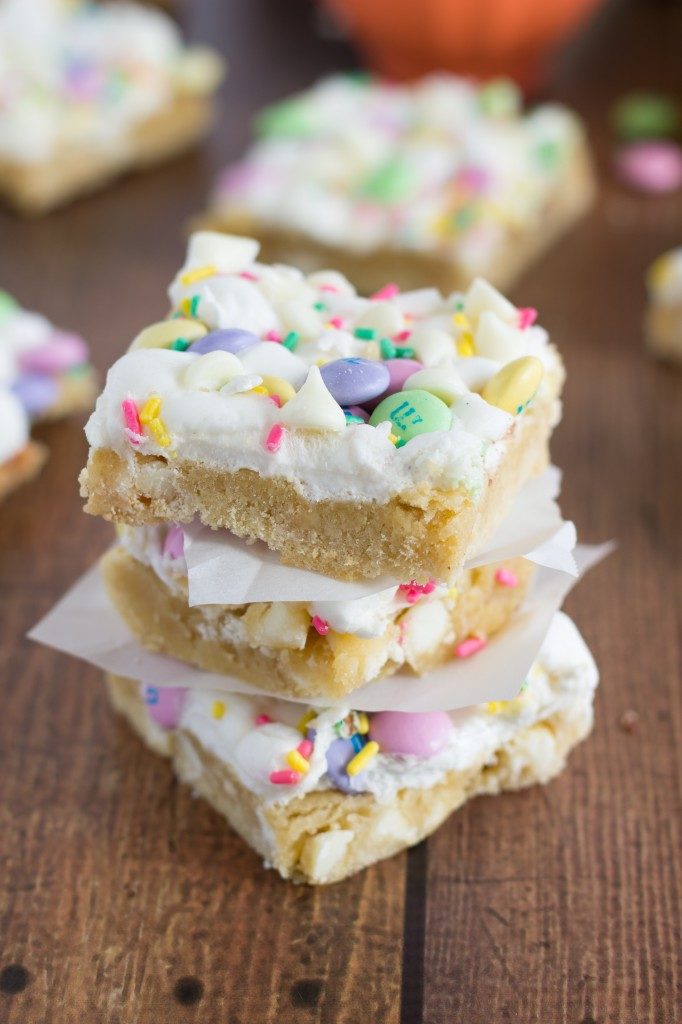 Confetti bars made with Spring colored M&M’s, white chocolate, Spring sprinkles, and gooey marshmallows. These easy desserts are sure to please a crowd!