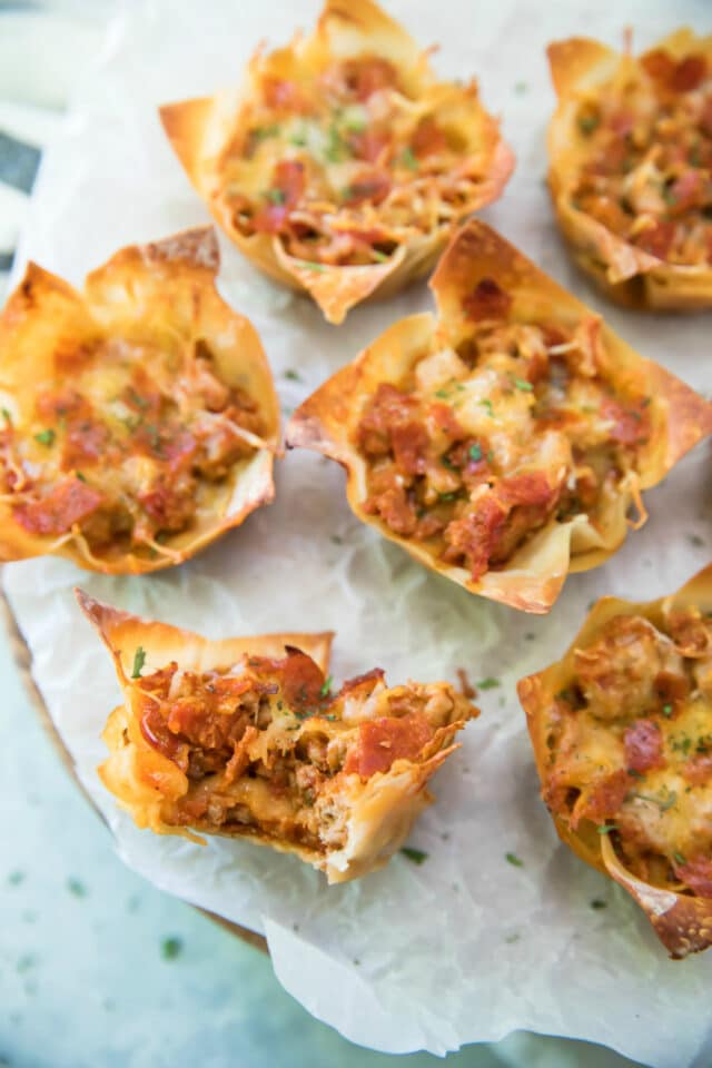 The kids and adults will love these fun, tasty Pepperoni Pizza Party Cups – an easy twist for pizza night! They are also so great for entertaining or for after school snacks!