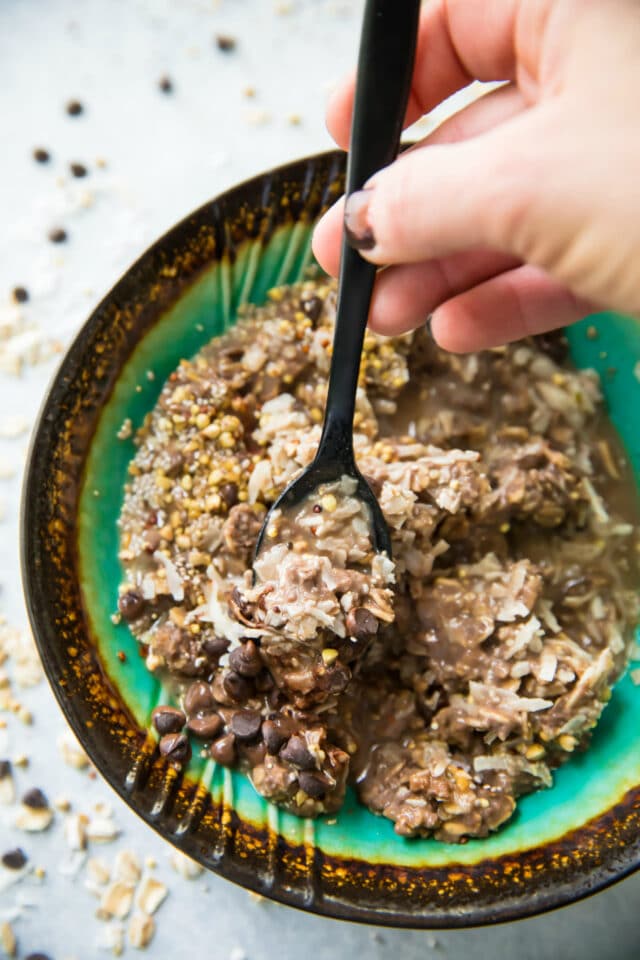 Coffee lovers rejoice! Take oatmeal to a whole new level of deliciousness with wholesome, yet decadent Midnight Mocha Oatmeal Bowls. This breakfast will make you excited to get out of bed in the morning! Vegan friendly, gluten-free, and packed with fiber, these oatmeal bowls make a perfect healthy and easy breakfast or snack!