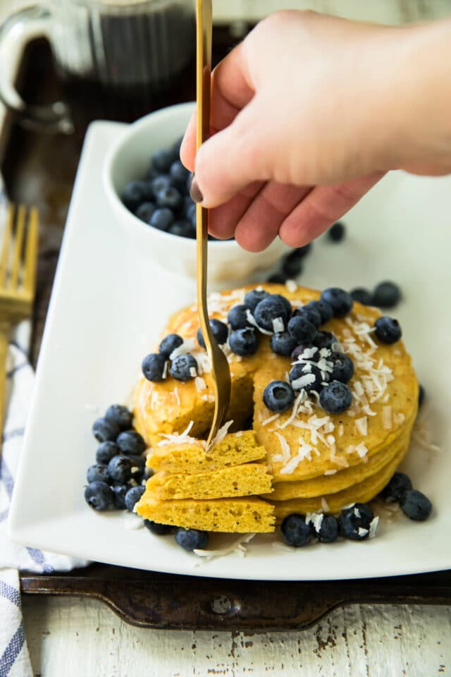 Fluffy and piled high, these Almond Poppy Seed Power Cakes are the sweetest way to wake up in the morning! They are easy as can be and packed with whole wheat goodness, protein and the most delicious almond flavor.