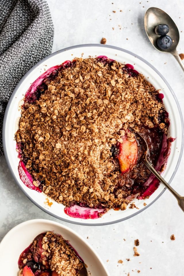 peach blueberry crisp cooked in a round pie plate