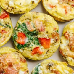 egg muffin cups with spinach, bacon and red bell pepper