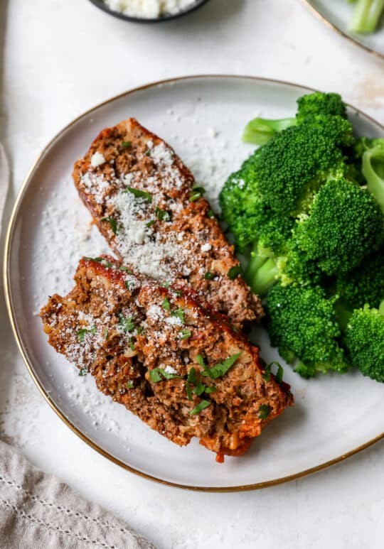 Easy Meatloaf Recipe - Kim's Cravings