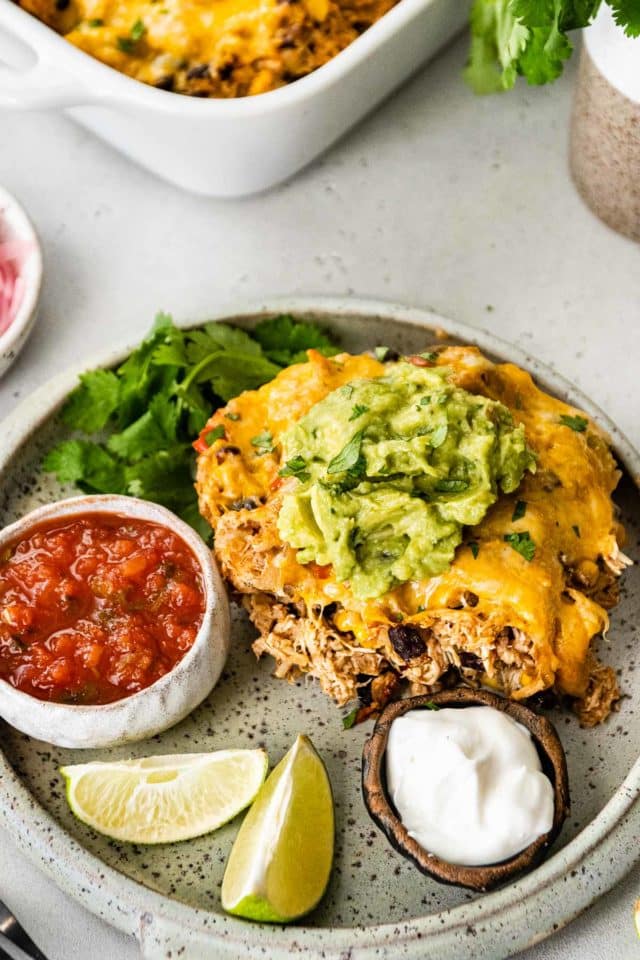 slow cooker mexican chicken topped with guacamole 
