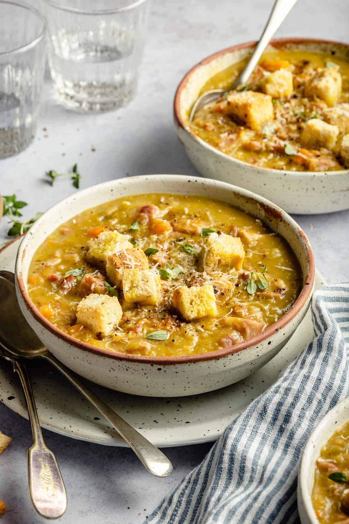 Bowl of soup topped with croutons.