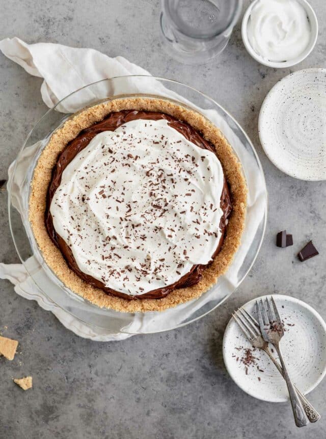 A chocolate pudding pie topped with chocolate shavings.