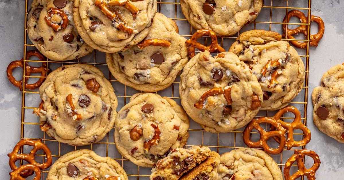 Kitchen Sink Cookies (Panera Copycat) - Kim's Cravings