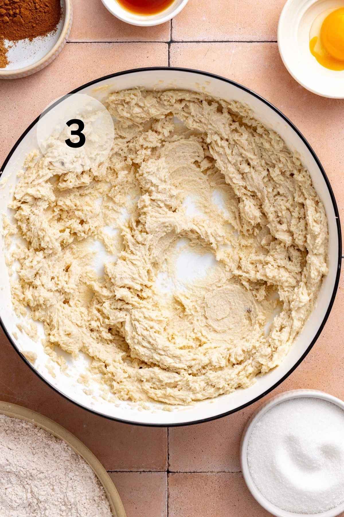 The sugar and butter beat together in a bowl.